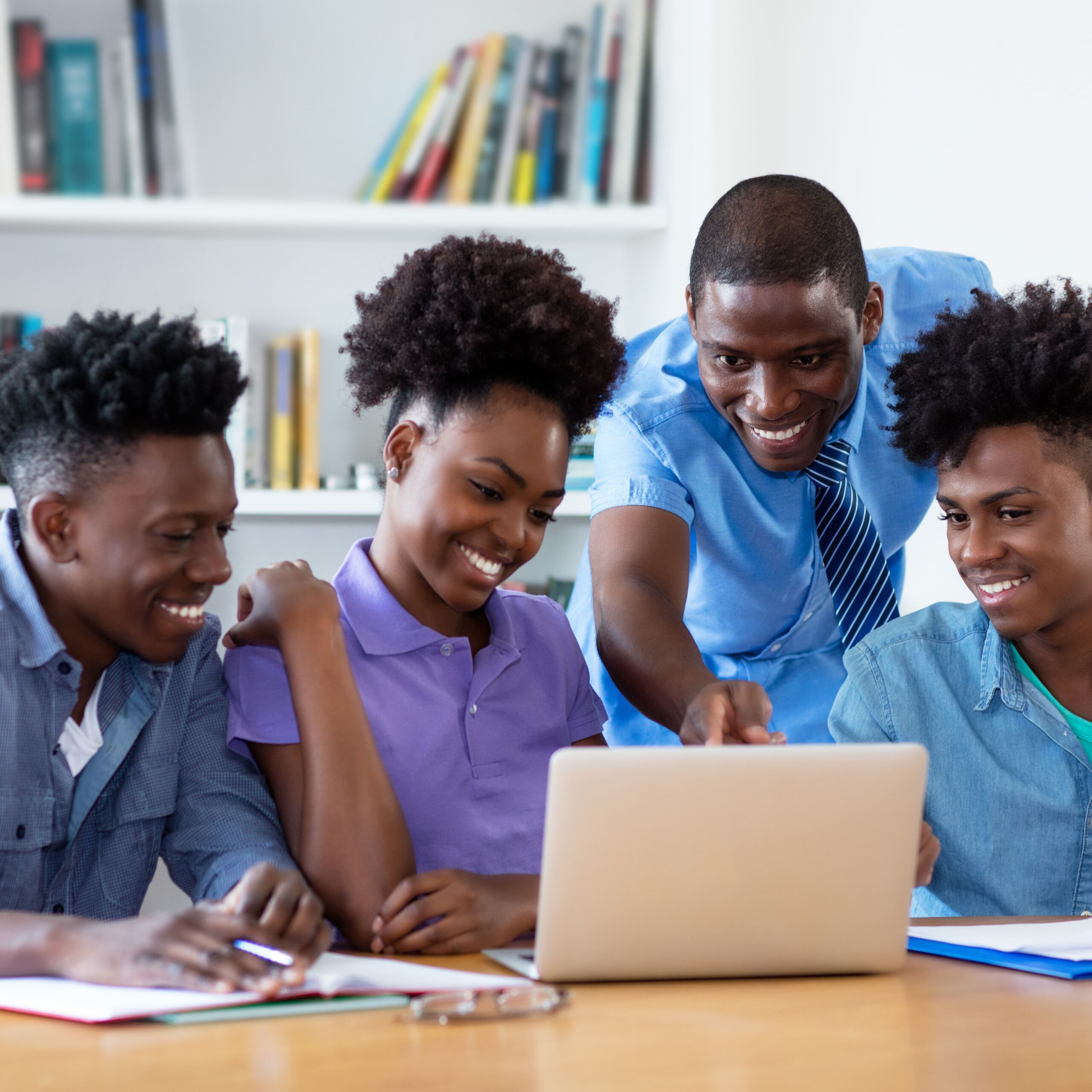 Débloquez votre potentiel numérique : Guide pour une vie épanouie en ligne pour les jeunes